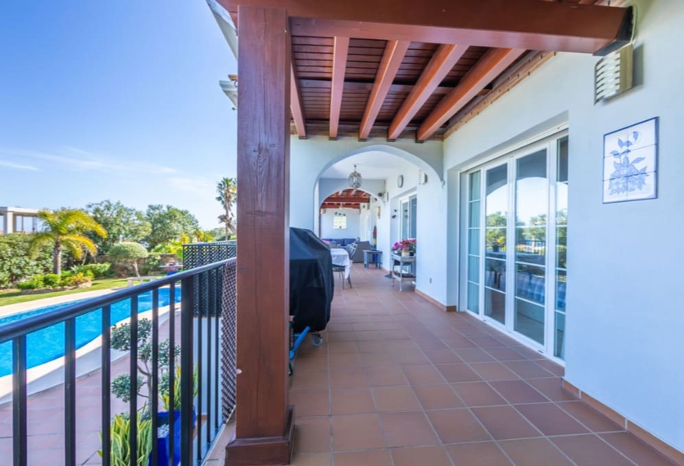 3 quarto Moradia para venda em San Luis de Sabinillas com piscina garagem - 875 000 € (Ref: 9878153)