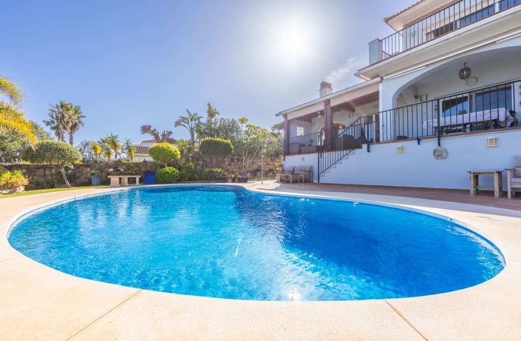 3 quarto Moradia para venda em San Luis de Sabinillas com piscina garagem - 875 000 € (Ref: 9878153)
