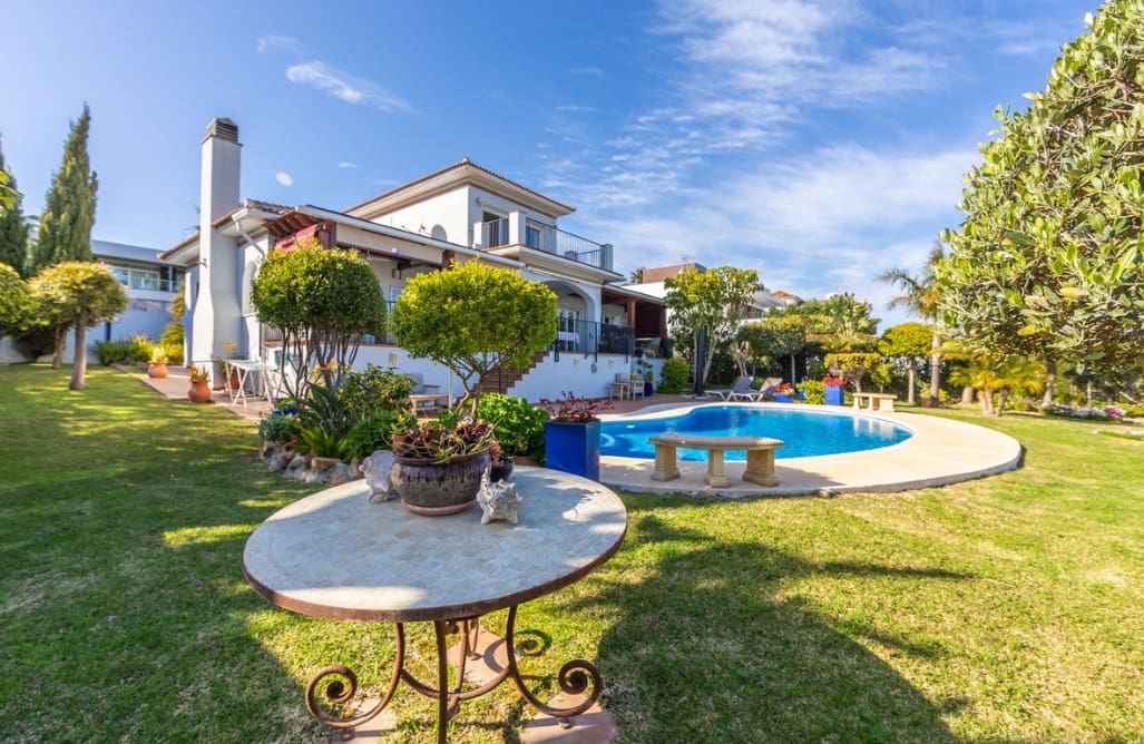 3 quarto Moradia para venda em San Luis de Sabinillas com piscina garagem - 875 000 € (Ref: 9878153)