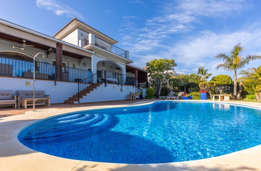 3 quarto Moradia para venda em San Luis de Sabinillas com piscina garagem - 875 000 € (Ref: 9878153)