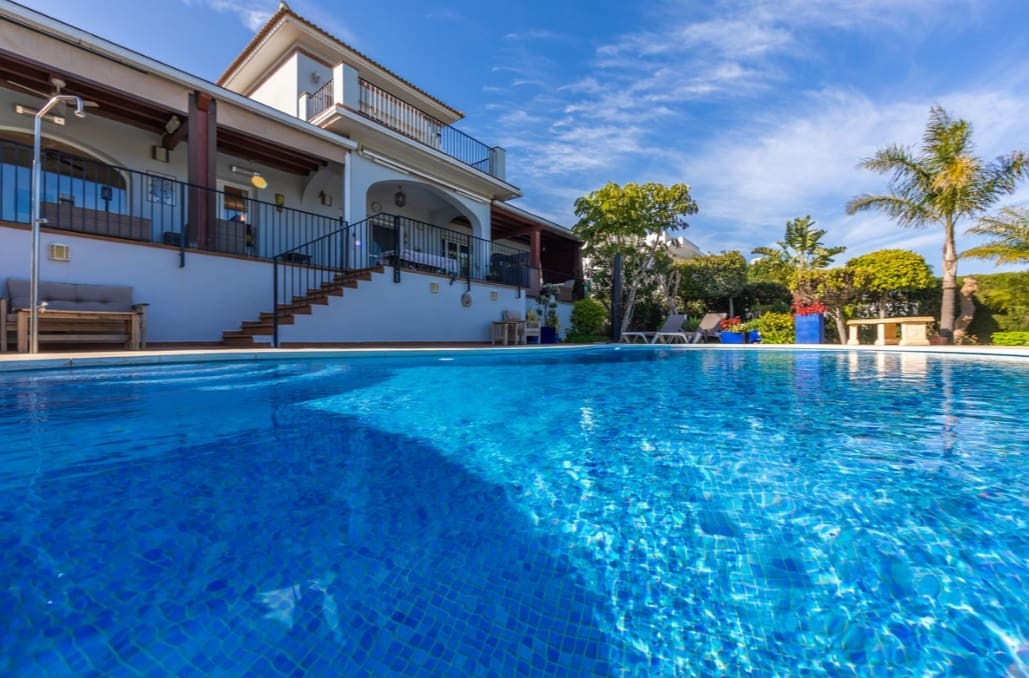 3 quarto Moradia para venda em San Luis de Sabinillas com piscina garagem - 875 000 € (Ref: 9878153)
