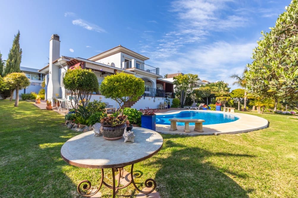 3 quarto Moradia para venda em San Luis de Sabinillas com piscina garagem - 875 000 € (Ref: 9878153)