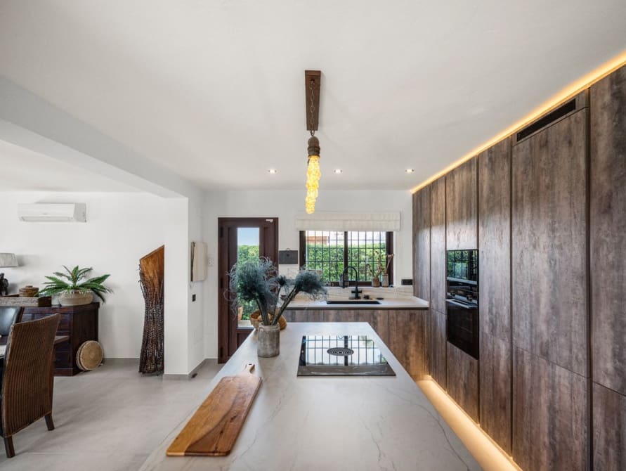 4 bedroom Villa for sale in Mijas with pool garage - € 995,000 (Ref: 9878154)