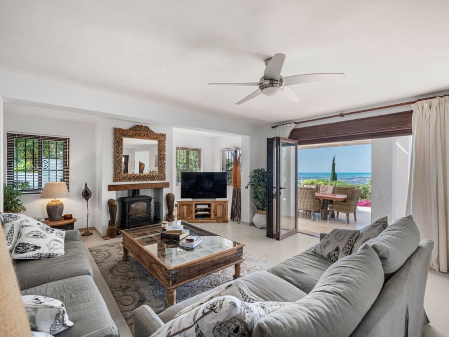 4 bedroom Villa for sale in Mijas with pool garage - € 995,000 (Ref: 9878154)