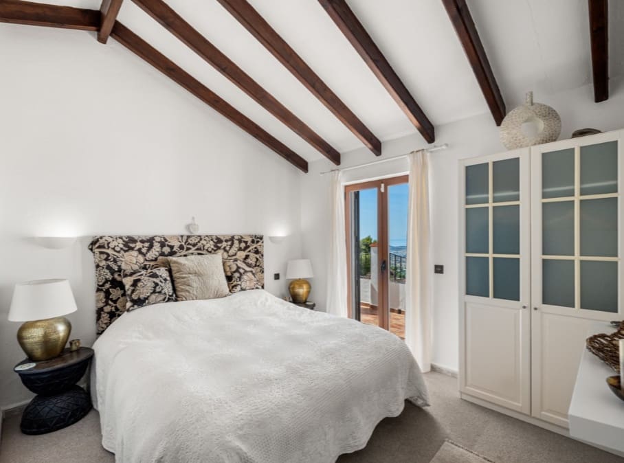 4 bedroom Villa for sale in Mijas with pool garage - € 995,000 (Ref: 9878154)