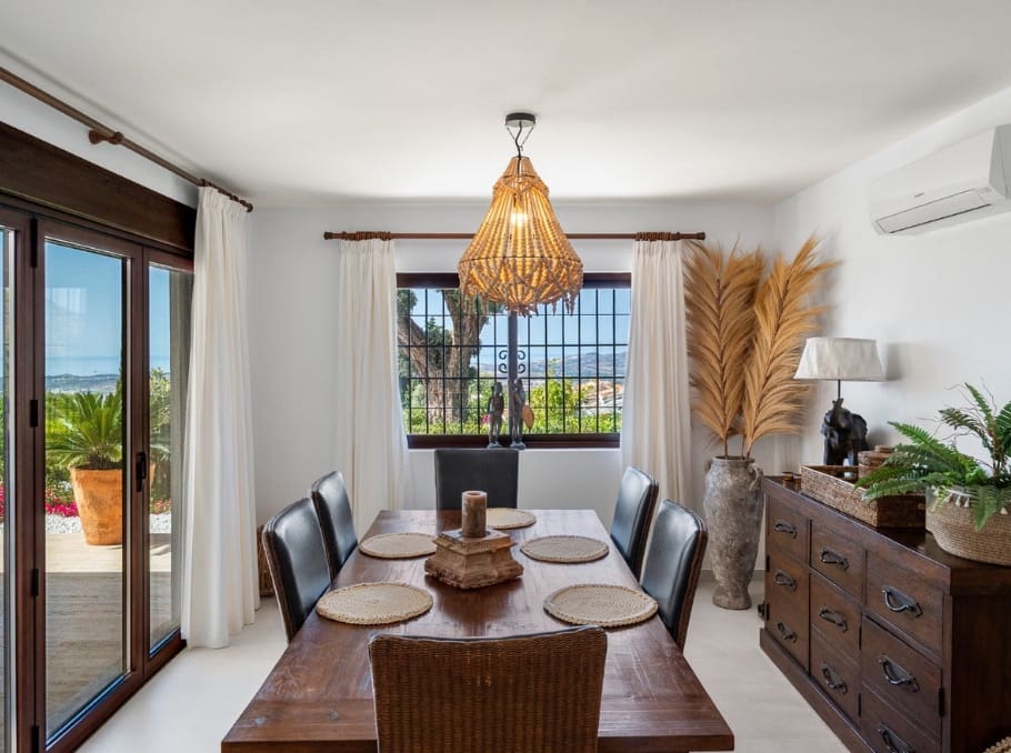 4 bedroom Villa for sale in Mijas with pool garage - € 995,000 (Ref: 9878154)