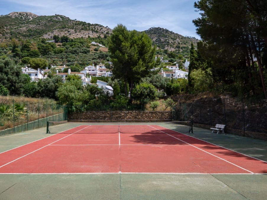4 bedroom Villa for sale in Mijas with pool garage - € 995,000 (Ref: 9878154)
