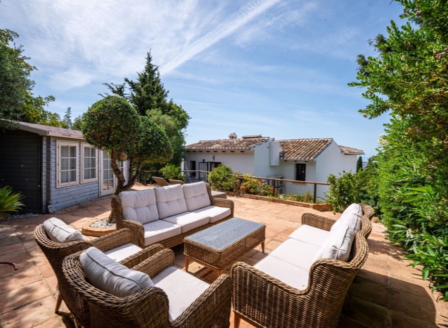 4 bedroom Villa for sale in Mijas with pool garage - € 995,000 (Ref: 9878154)
