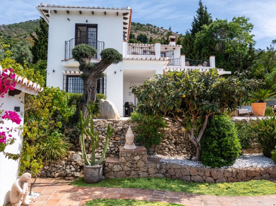 4 bedroom Villa for sale in Mijas with pool garage - € 995,000 (Ref: 9878154)