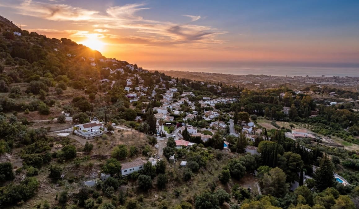 4 bedroom Villa for sale in Mijas with pool garage - € 995,000 (Ref: 9878154)