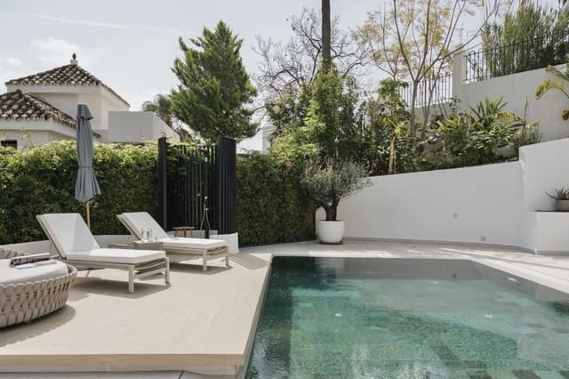 Chalet de 5 habitaciones en Nueva Andalucia, Marbella en venta con piscina garaje - 3.250.000 € (Ref: 9893888)
