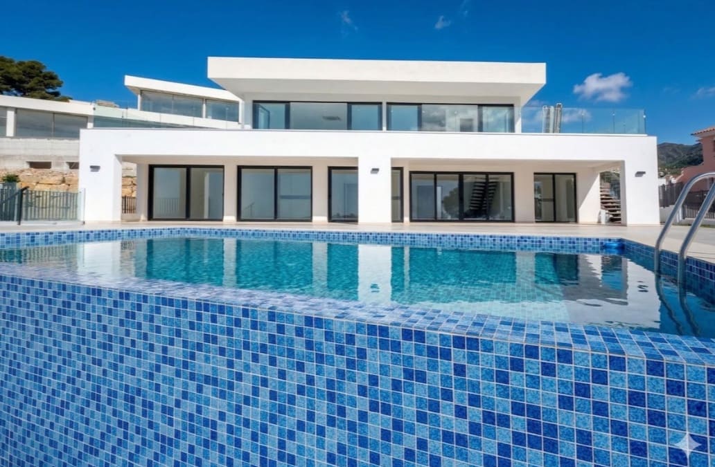 4 soveværelse Villa til salg i Mijas med swimmingpool garage - € 1.480.000 (Ref: 9893889)