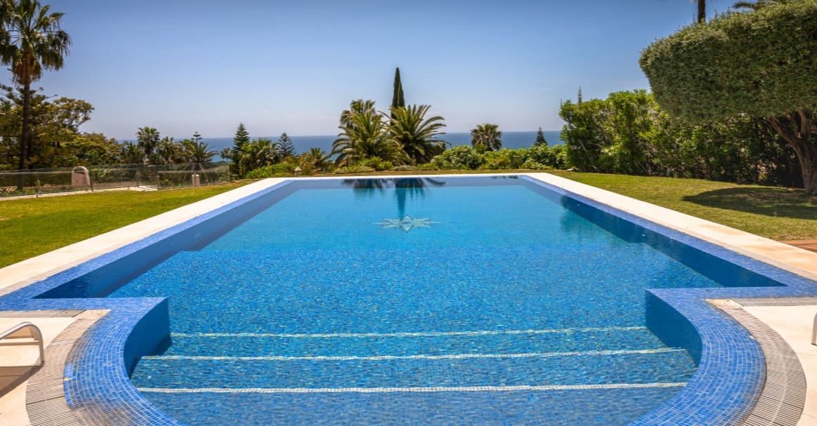 7 soveværelse Villa til salg i Marbella med swimmingpool garage - € 3.995.000 (Ref: 9893891)