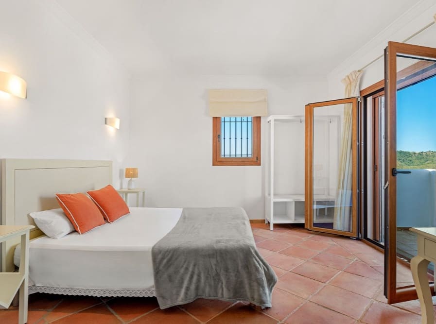 5 soverom Villa til salgs i Marbella med svømmebasseng garasje - € 1 795 000 (Ref: 9893895)