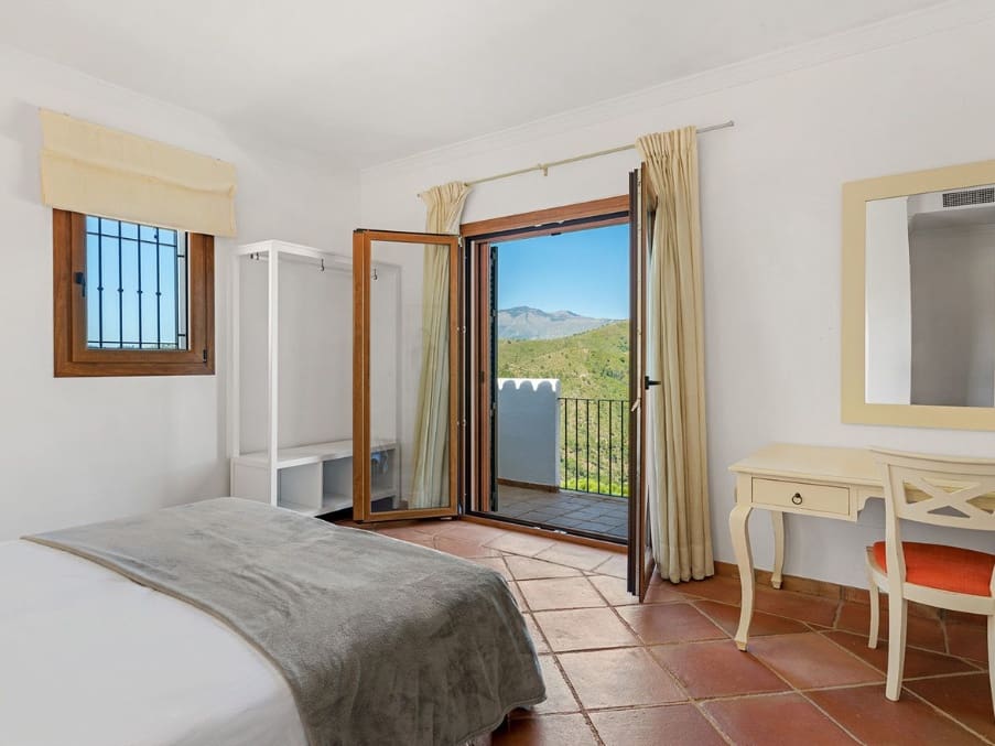 5 soverom Villa til salgs i Marbella med svømmebasseng garasje - € 1 795 000 (Ref: 9893895)