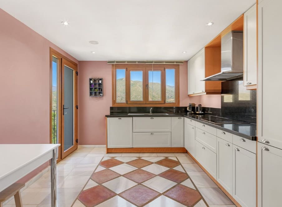5 soverom Villa til salgs i Marbella med svømmebasseng garasje - € 1 795 000 (Ref: 9893895)