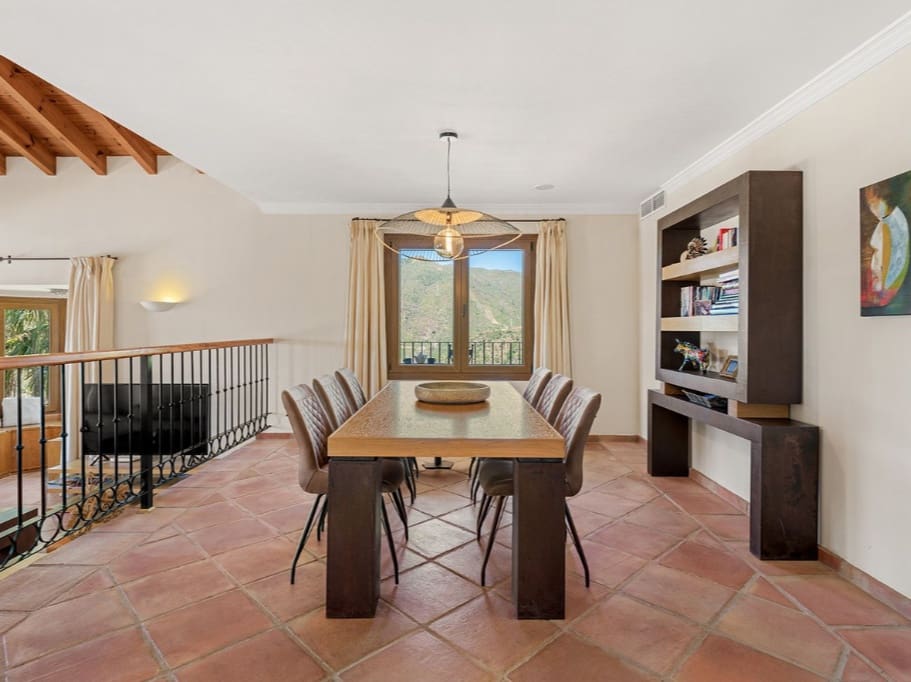5 soverom Villa til salgs i Marbella med svømmebasseng garasje - € 1 795 000 (Ref: 9893895)
