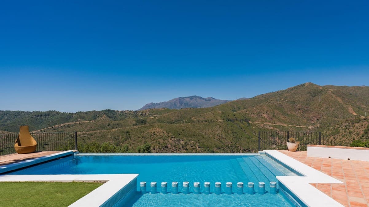 5 soverom Villa til salgs i Marbella med svømmebasseng garasje - € 1 795 000 (Ref: 9893895)