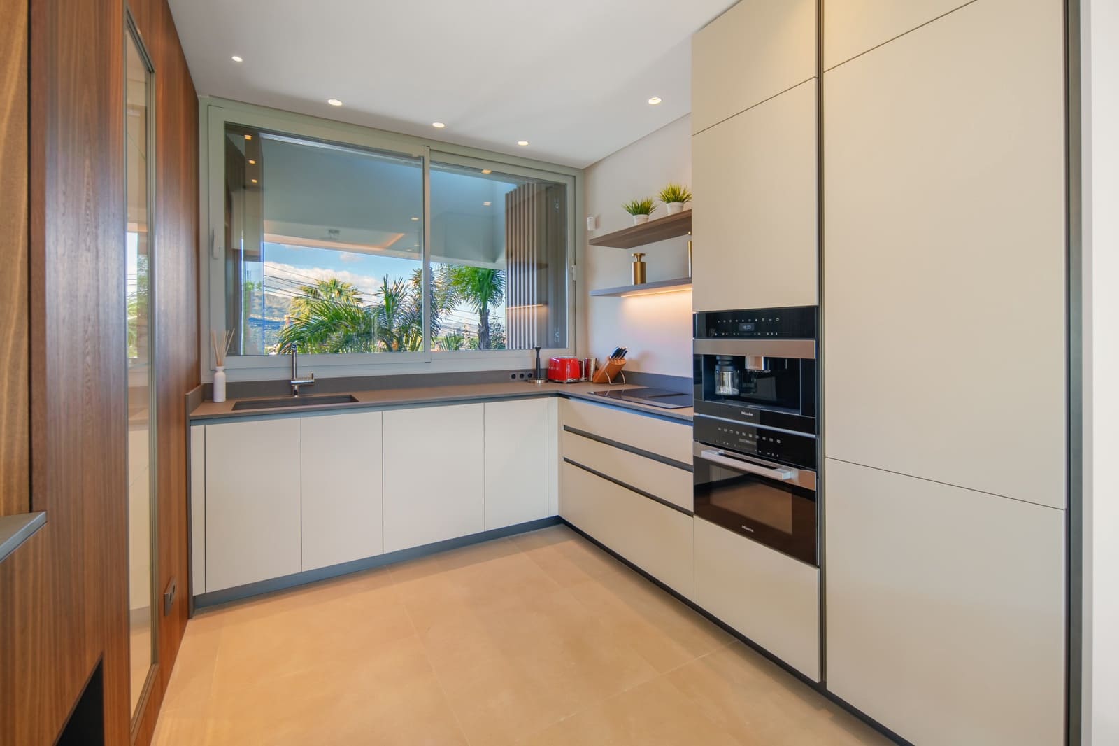 4 slaapkamer Villa te koop in Marbella met zwembad garage - € 2.775.000 (Ref: 9903947)