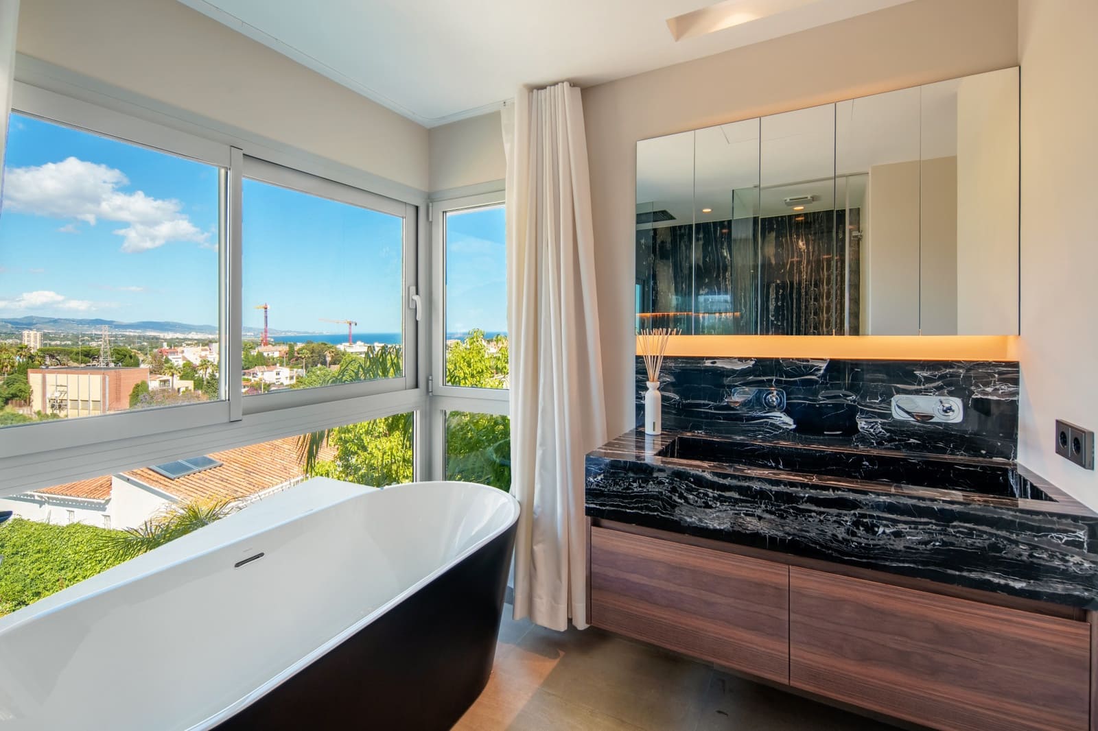 4 slaapkamer Villa te koop in Marbella met zwembad garage - € 2.775.000 (Ref: 9903947)