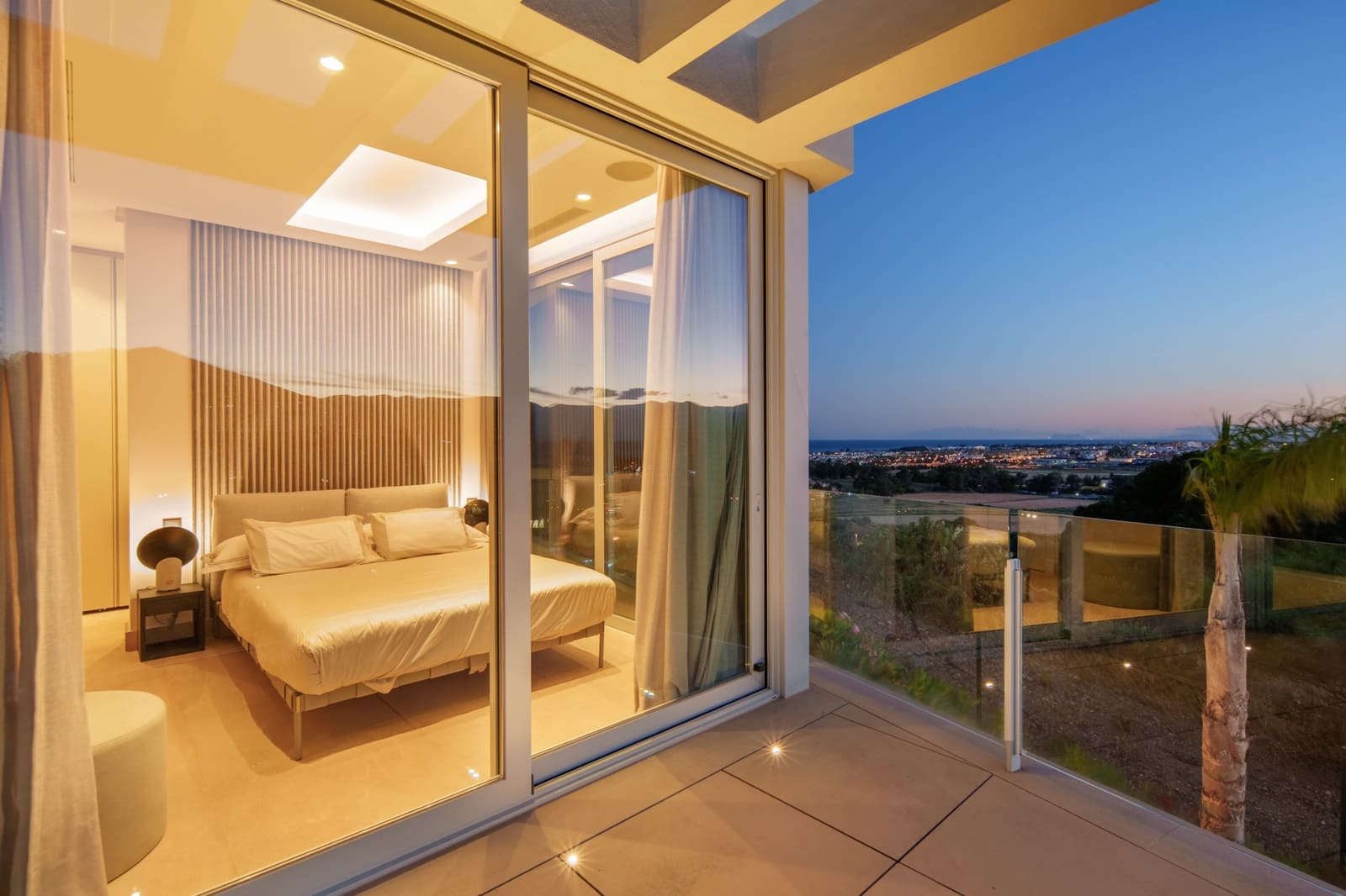 4 slaapkamer Villa te koop in Marbella met zwembad garage - € 2.775.000 (Ref: 9903947)
