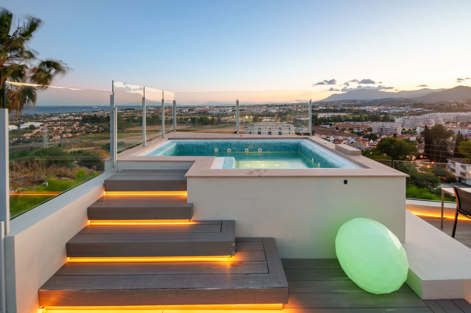 4 slaapkamer Villa te koop in Marbella met zwembad garage - € 2.775.000 (Ref: 9903947)