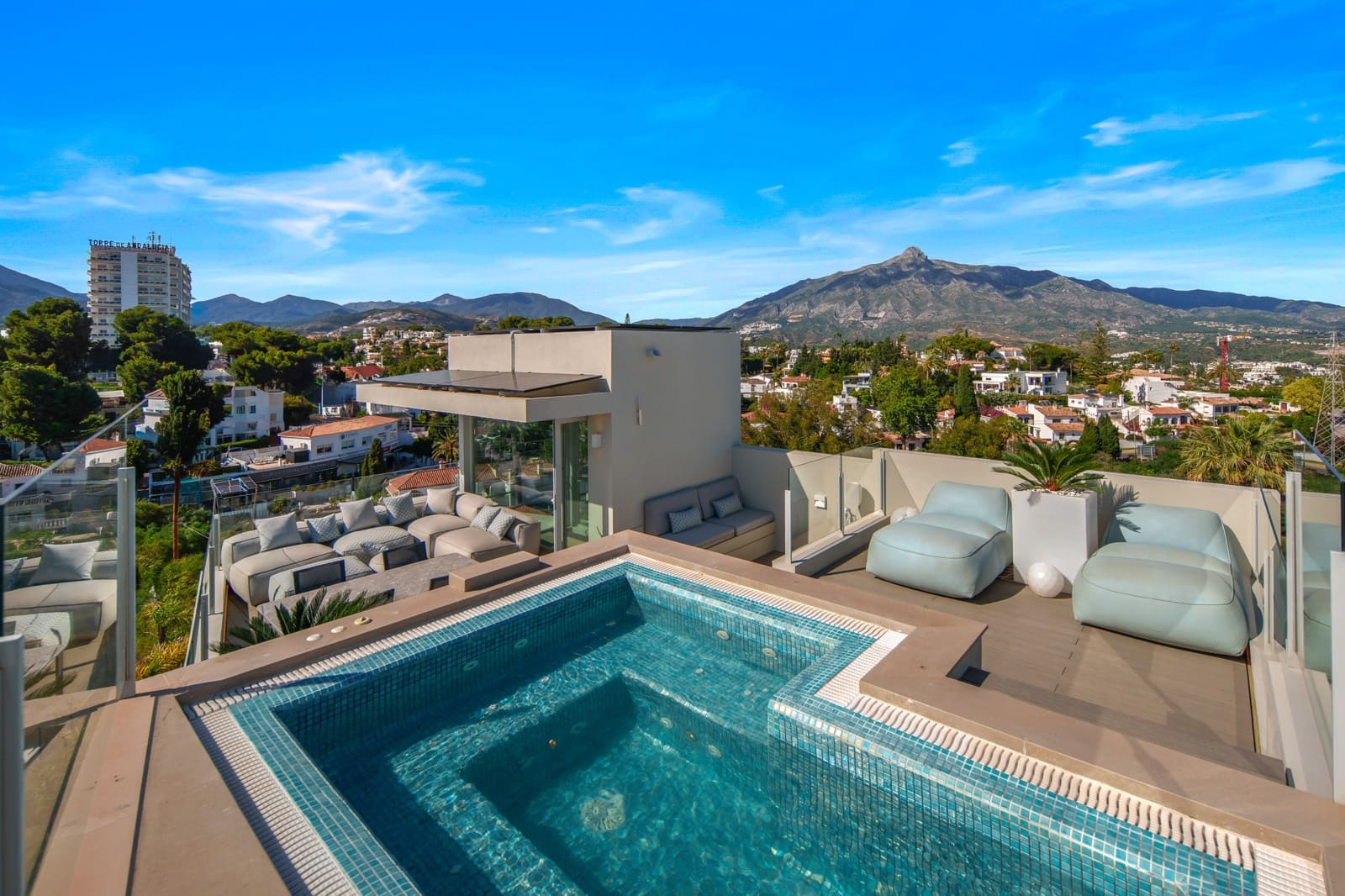 4 slaapkamer Villa te koop in Marbella met zwembad garage - € 2.775.000 (Ref: 9903947)