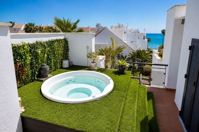 2 bedroom Penthouse for sale in Estepona with pool - € 509,000 (Ref: 9903949)