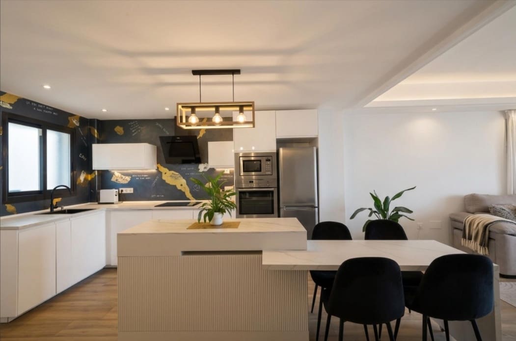 2 bedroom Penthouse for sale in Estepona with pool - € 509,000 (Ref: 9903949)