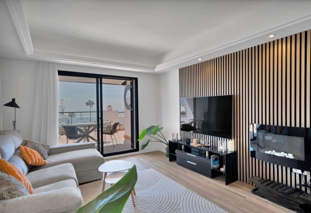 2 bedroom Penthouse for sale in Estepona with pool - € 509,000 (Ref: 9903949)