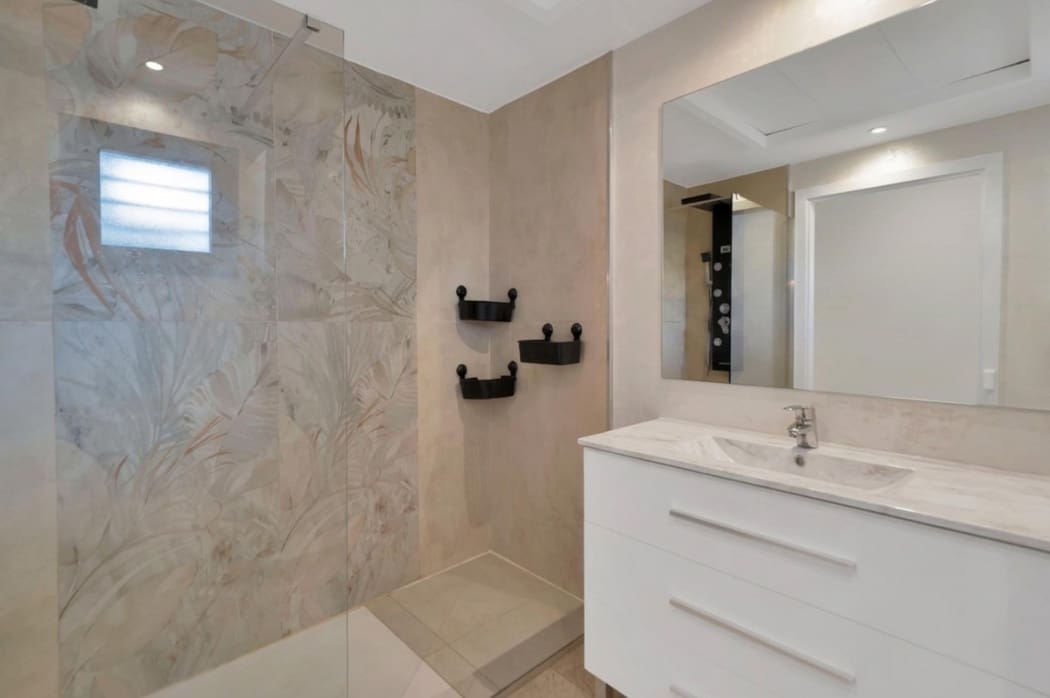 2 bedroom Penthouse for sale in Estepona with pool - € 509,000 (Ref: 9903949)