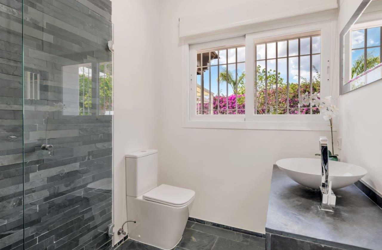 4 soverom Villa til salgs i La Cala de Mijas med svømmebasseng garasje - € 1 180 000 (Ref: 9906893)