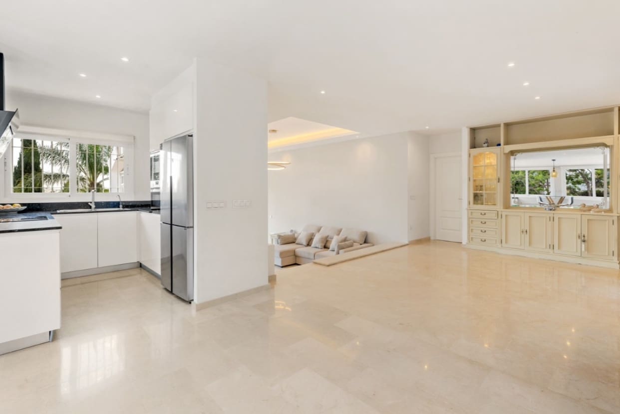 4 soverom Villa til salgs i La Cala de Mijas med svømmebasseng garasje - € 1 180 000 (Ref: 9906893)