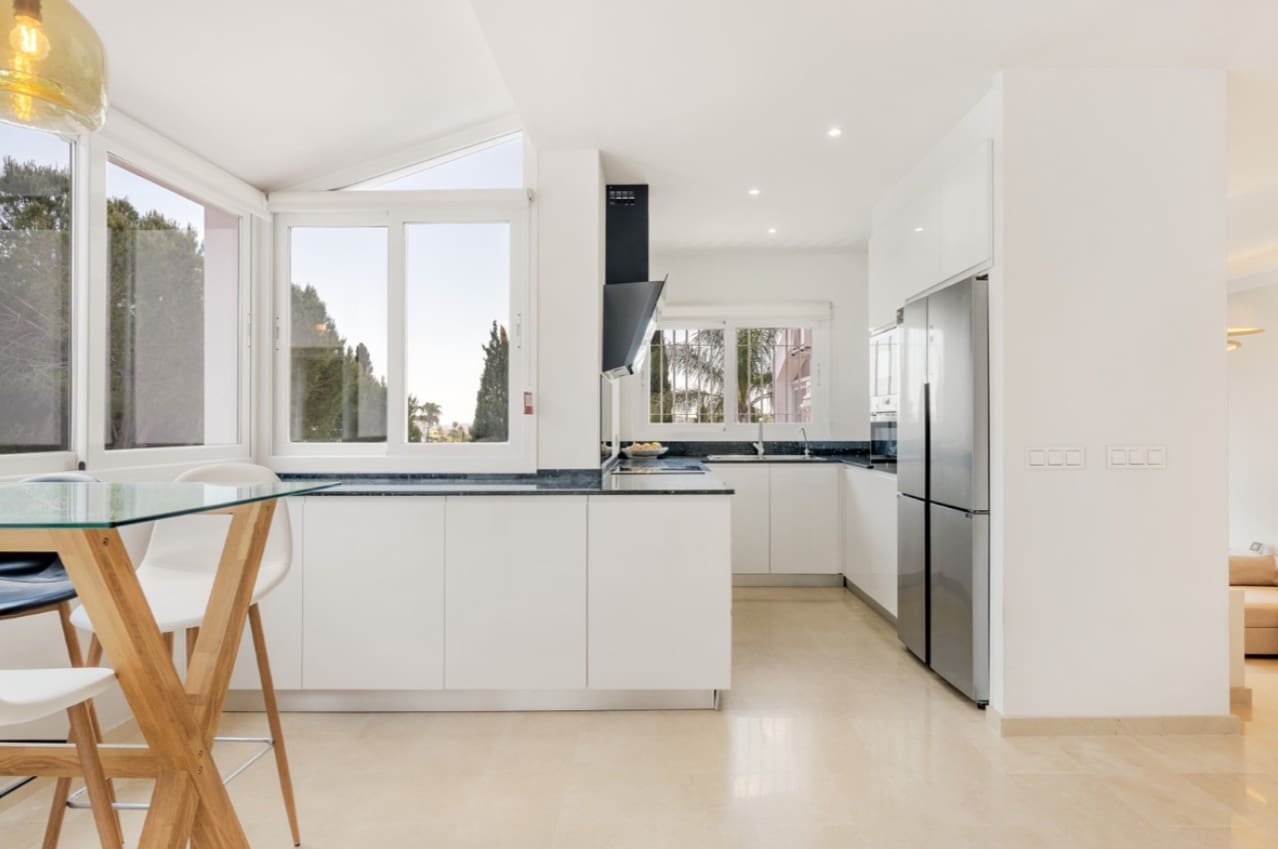 4 soverom Villa til salgs i La Cala de Mijas med svømmebasseng garasje - € 1 180 000 (Ref: 9906893)