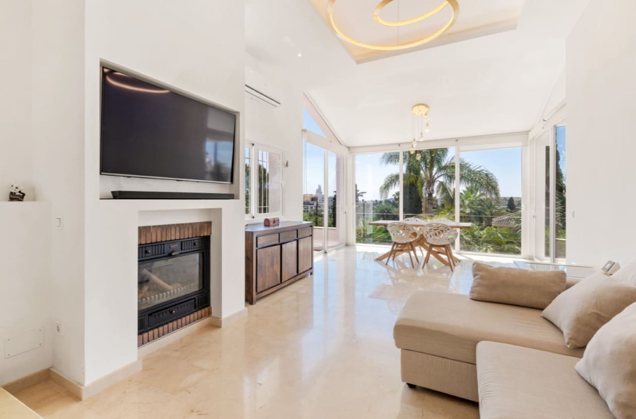 4 soverom Villa til salgs i La Cala de Mijas med svømmebasseng garasje - € 1 180 000 (Ref: 9906893)