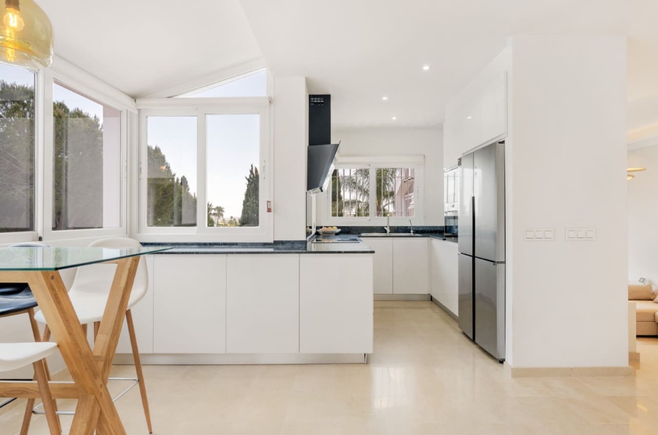4 soverom Villa til salgs i La Cala de Mijas med svømmebasseng garasje - € 1 180 000 (Ref: 9906893)