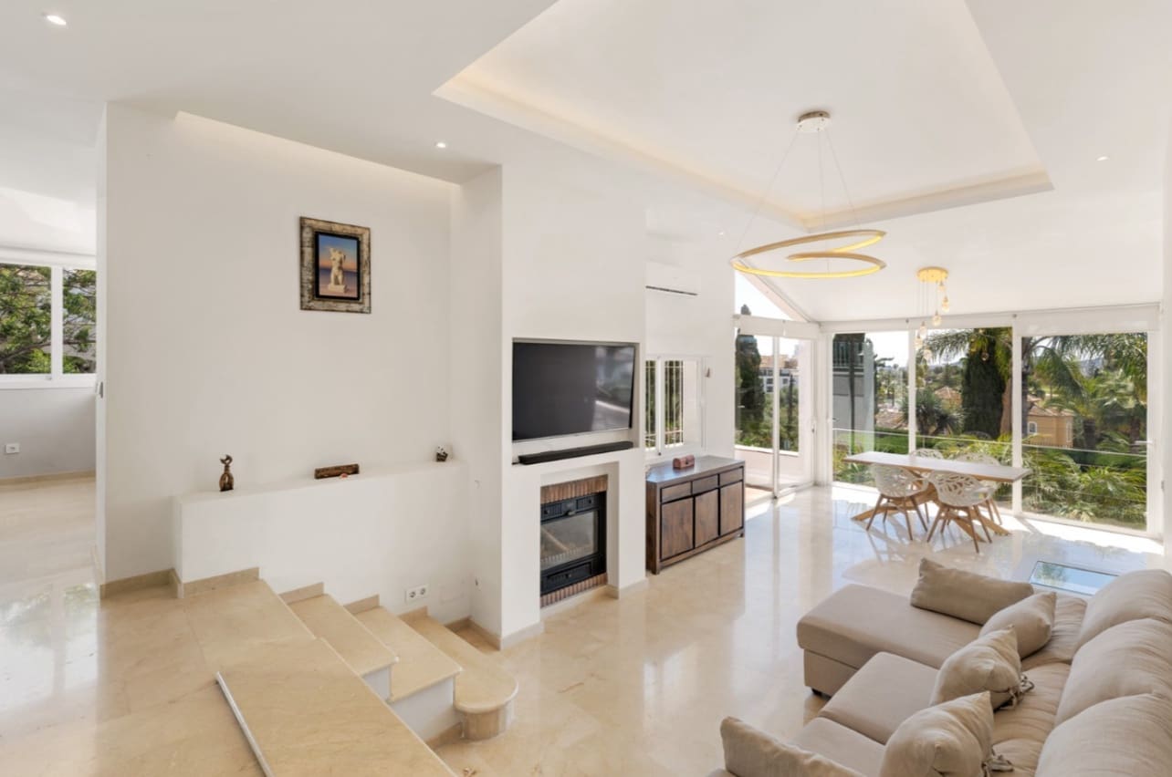 4 soverom Villa til salgs i La Cala de Mijas med svømmebasseng garasje - € 1 180 000 (Ref: 9906893)