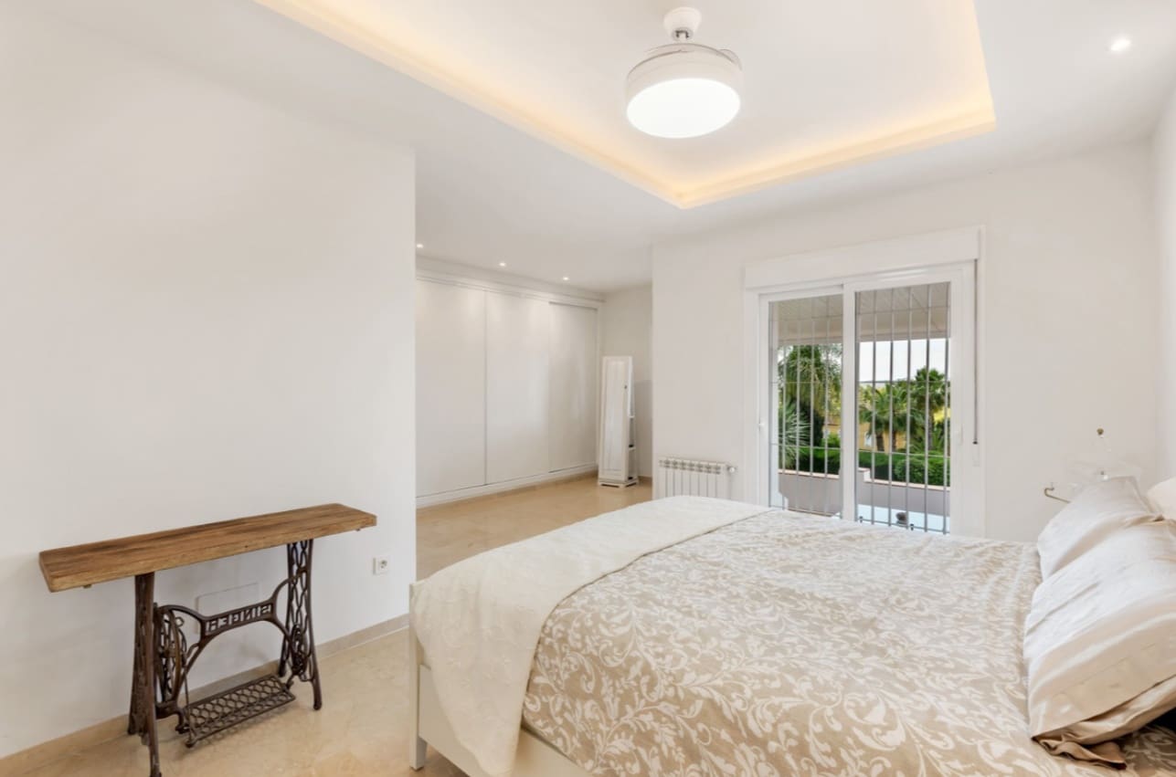 4 soverom Villa til salgs i La Cala de Mijas med svømmebasseng garasje - € 1 180 000 (Ref: 9906893)