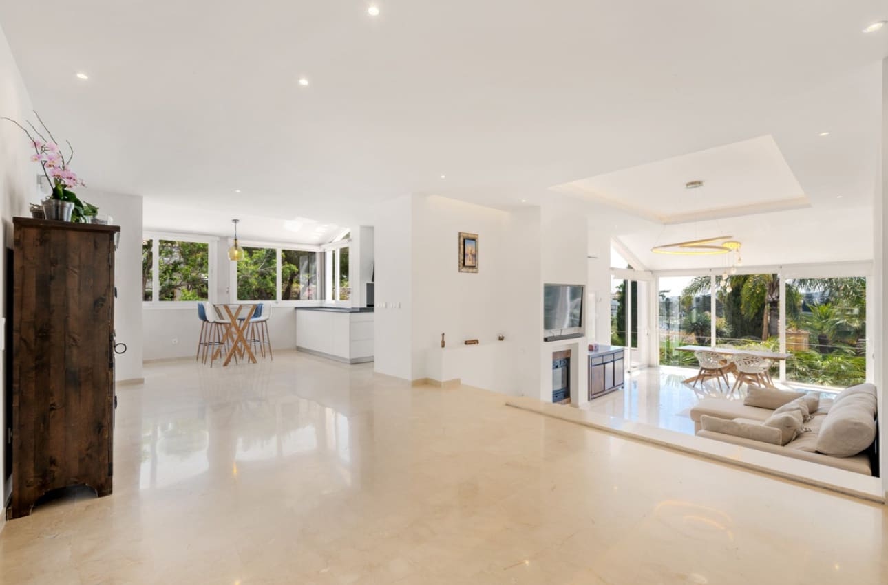 4 soverom Villa til salgs i La Cala de Mijas med svømmebasseng garasje - € 1 180 000 (Ref: 9906893)