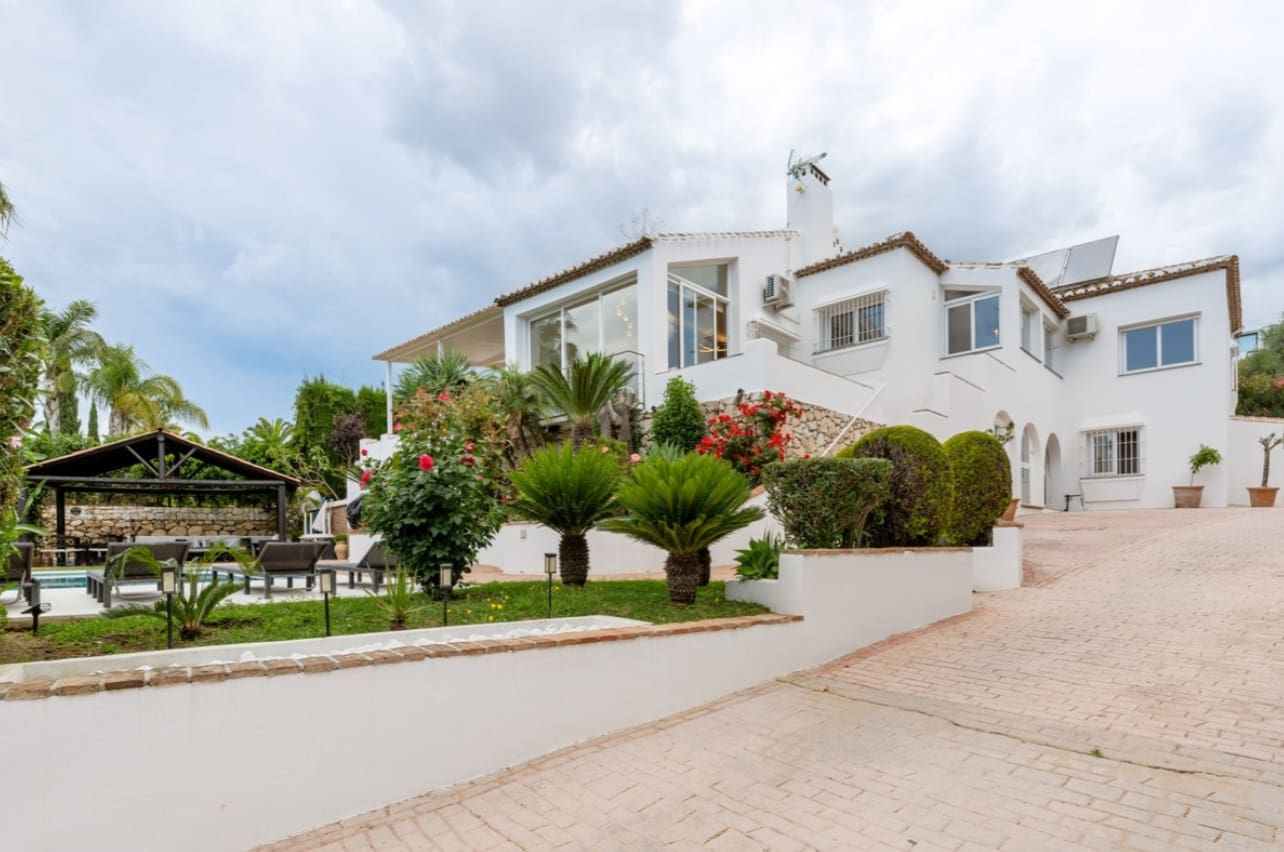 4 soverom Villa til salgs i La Cala de Mijas med svømmebasseng garasje - € 1 180 000 (Ref: 9906893)