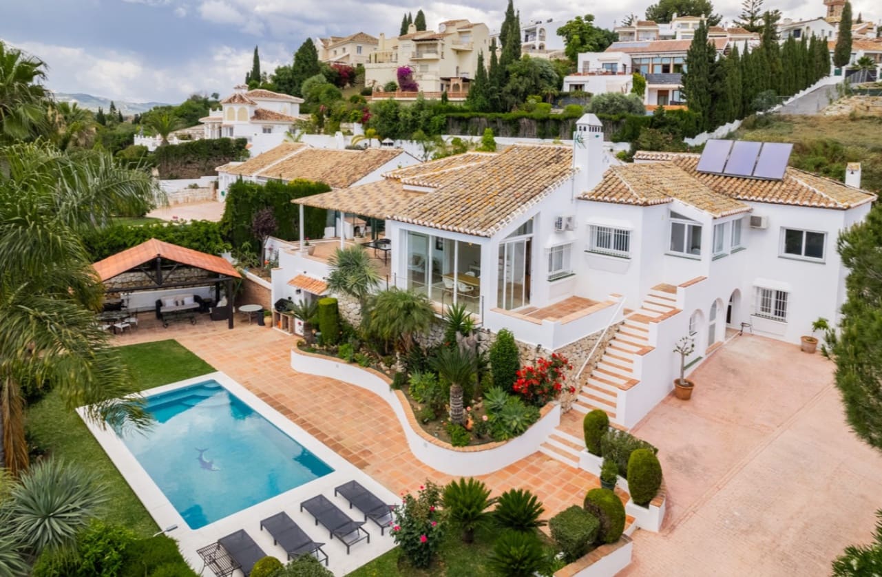 4 soverom Villa til salgs i La Cala de Mijas med svømmebasseng garasje - € 1 180 000 (Ref: 9906893)