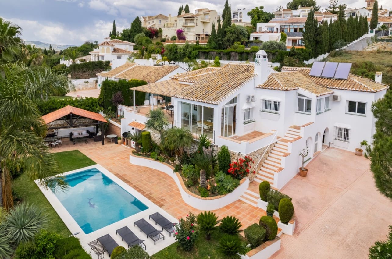 4 soverom Villa til salgs i La Cala de Mijas med svømmebasseng garasje - € 1 180 000 (Ref: 9906893)
