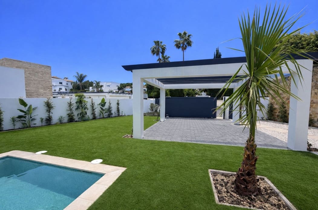 6 makuuhuone Huvila myytävänä paikassa Marbella mukana uima-altaan 
autotalli - 2 100 000 € (Ref: 9915348)