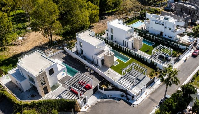 6 makuuhuone Huvila myytävänä paikassa Marbella mukana uima-altaan 
autotalli - 2 100 000 € (Ref: 9915348)