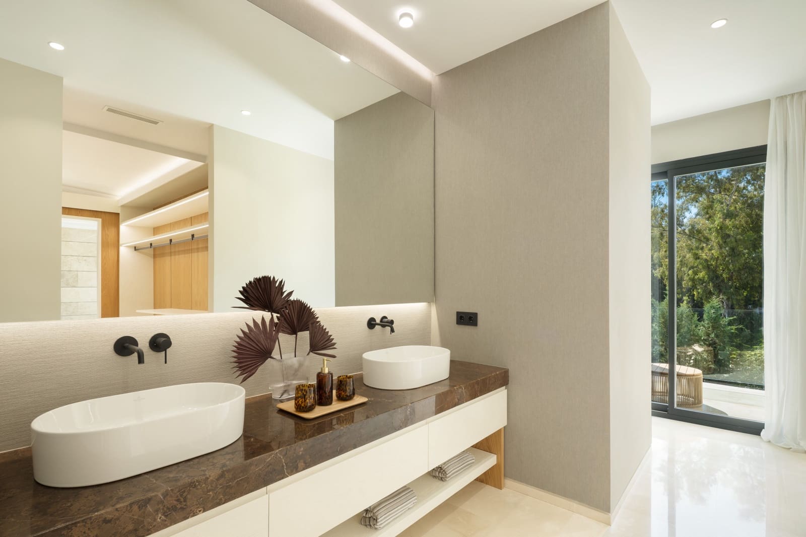 5 bedroom Villa for sale in Marbella with pool garage - € 4,995,000 (Ref: 9915349)