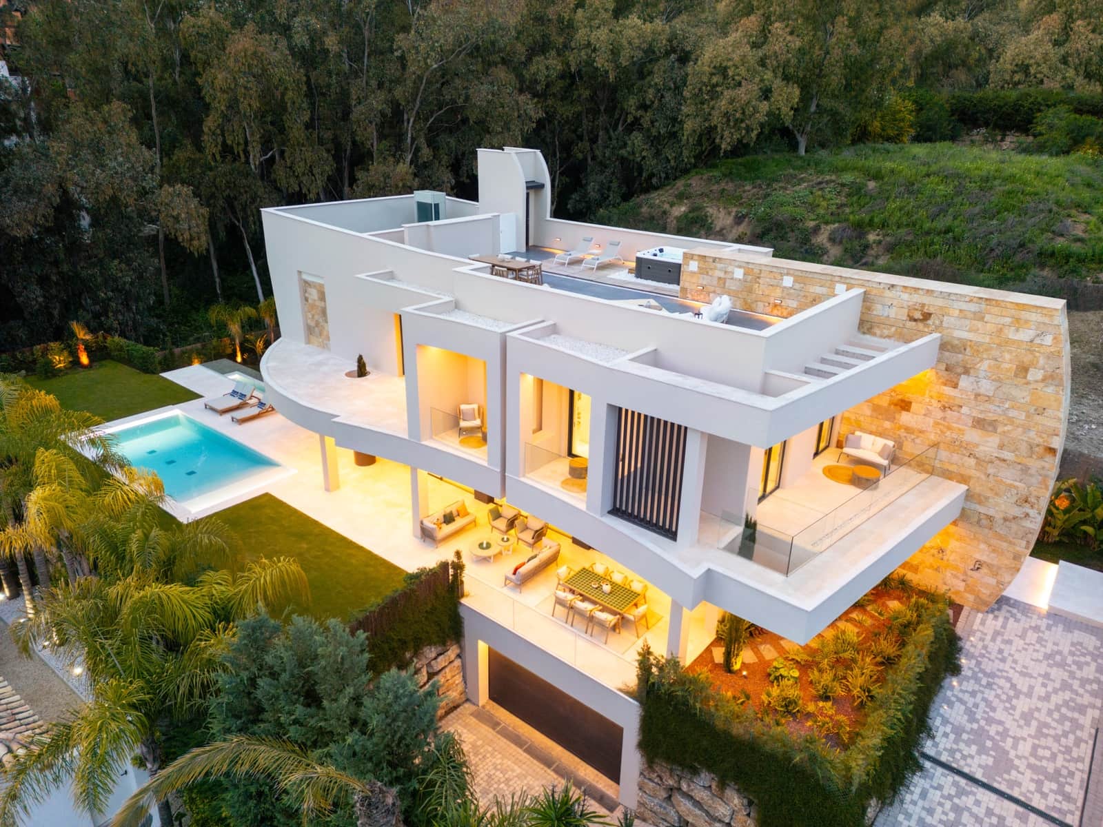 5 bedroom Villa for sale in Marbella with pool garage - € 4,995,000 (Ref: 9915349)