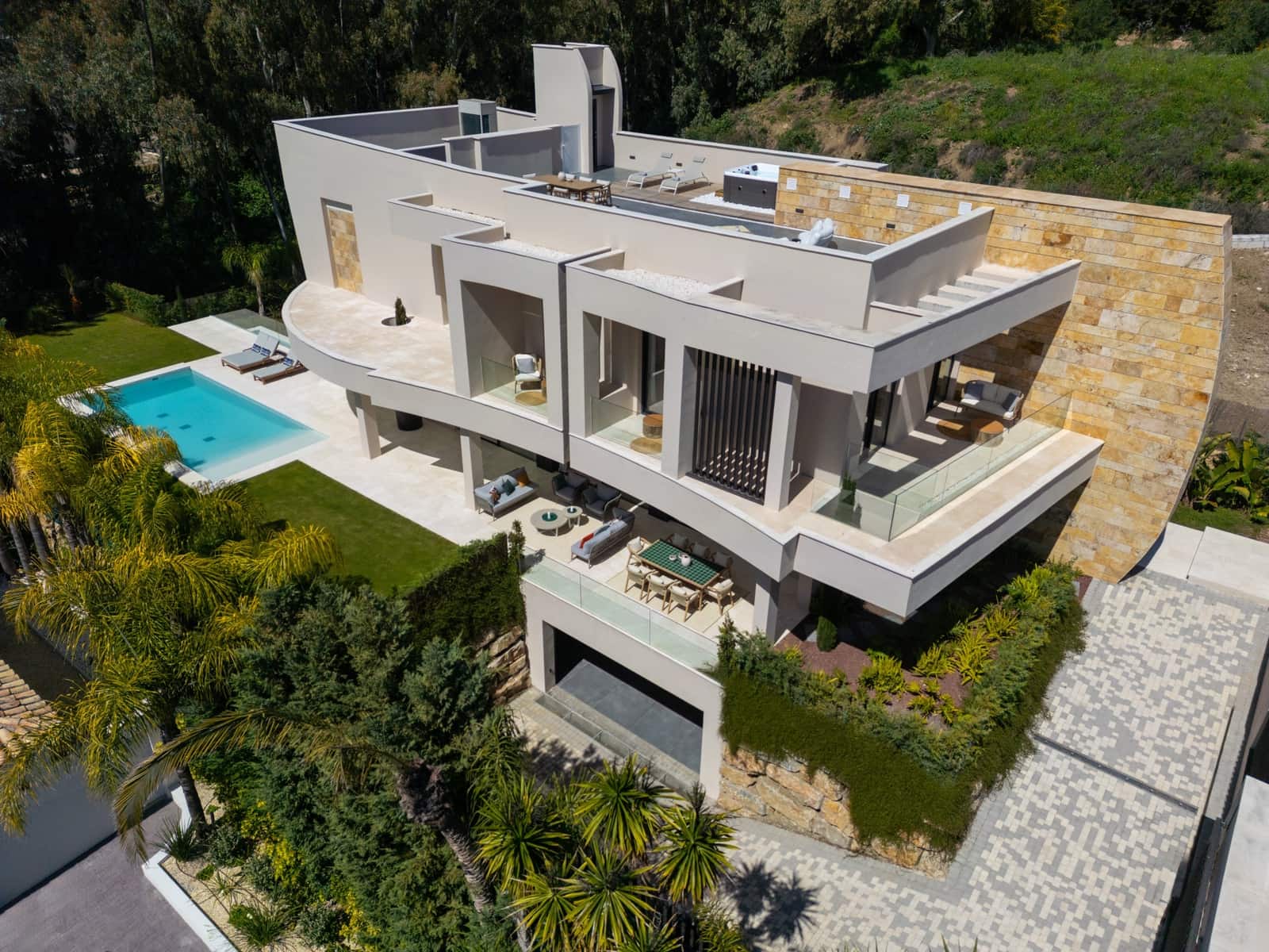 5 bedroom Villa for sale in Marbella with pool garage - € 4,995,000 (Ref: 9915349)