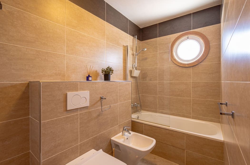 Chalet de 3 habitaciones en Estepona en venta con piscina garaje - 850.000 € (Ref: 9917826)