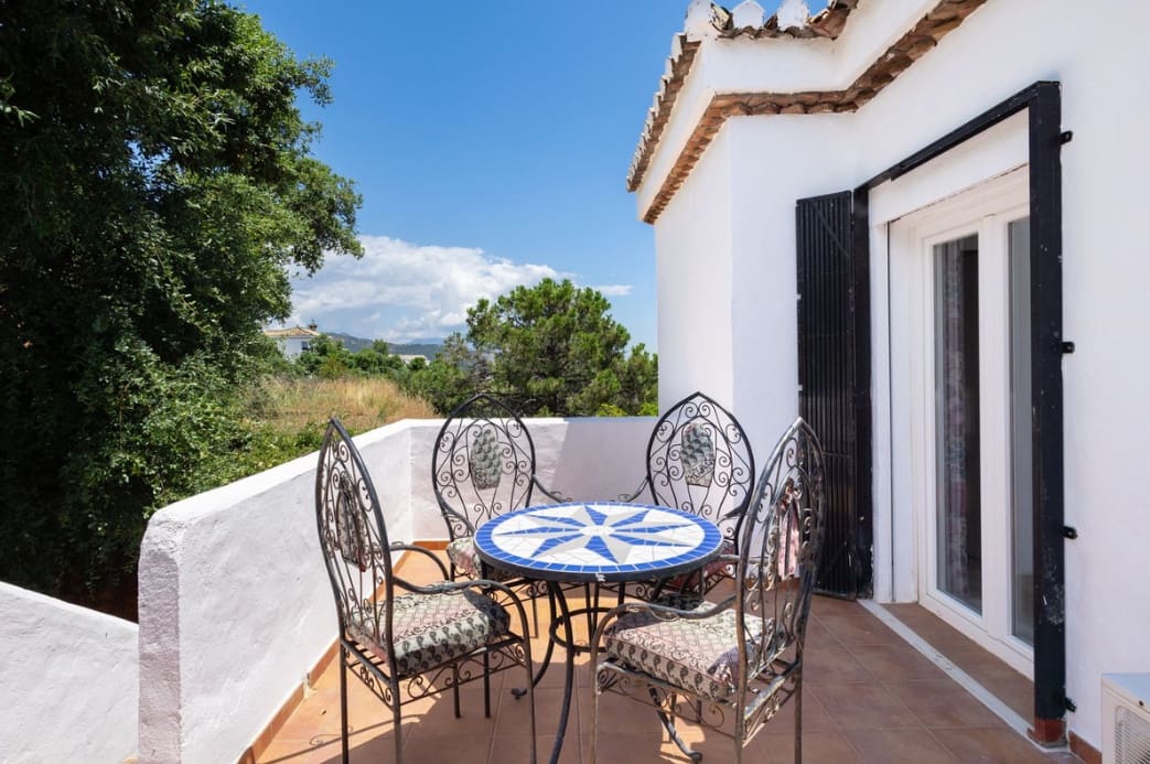 Chalet de 3 habitaciones en Estepona en venta con piscina garaje - 850.000 € (Ref: 9917826)