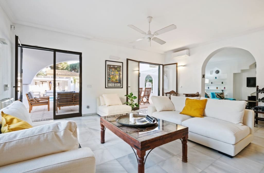 4 bedroom Villa for sale in Marbella - € 1,649,000 (Ref: 9926925)